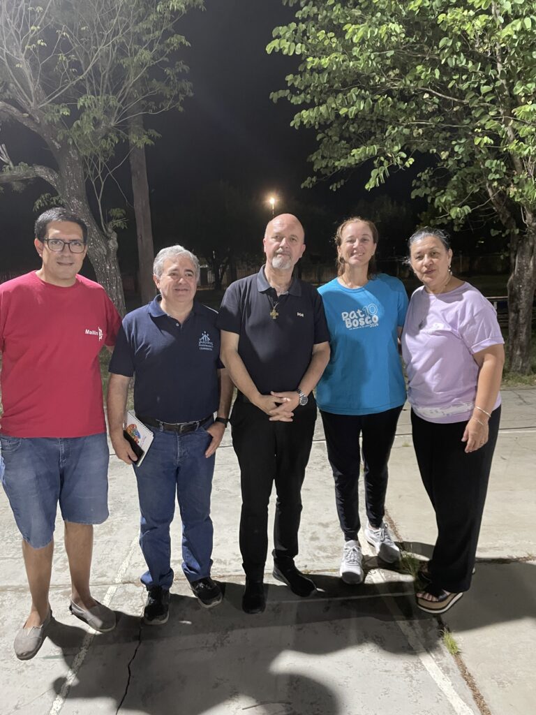El p. Martoglio compartió junto a integrantes del Consejo de Obra local